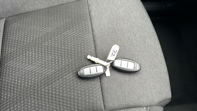 Nissan Qashqai 1.3 DiG-T MH N-Connecta 5dr Petrol Hatchback